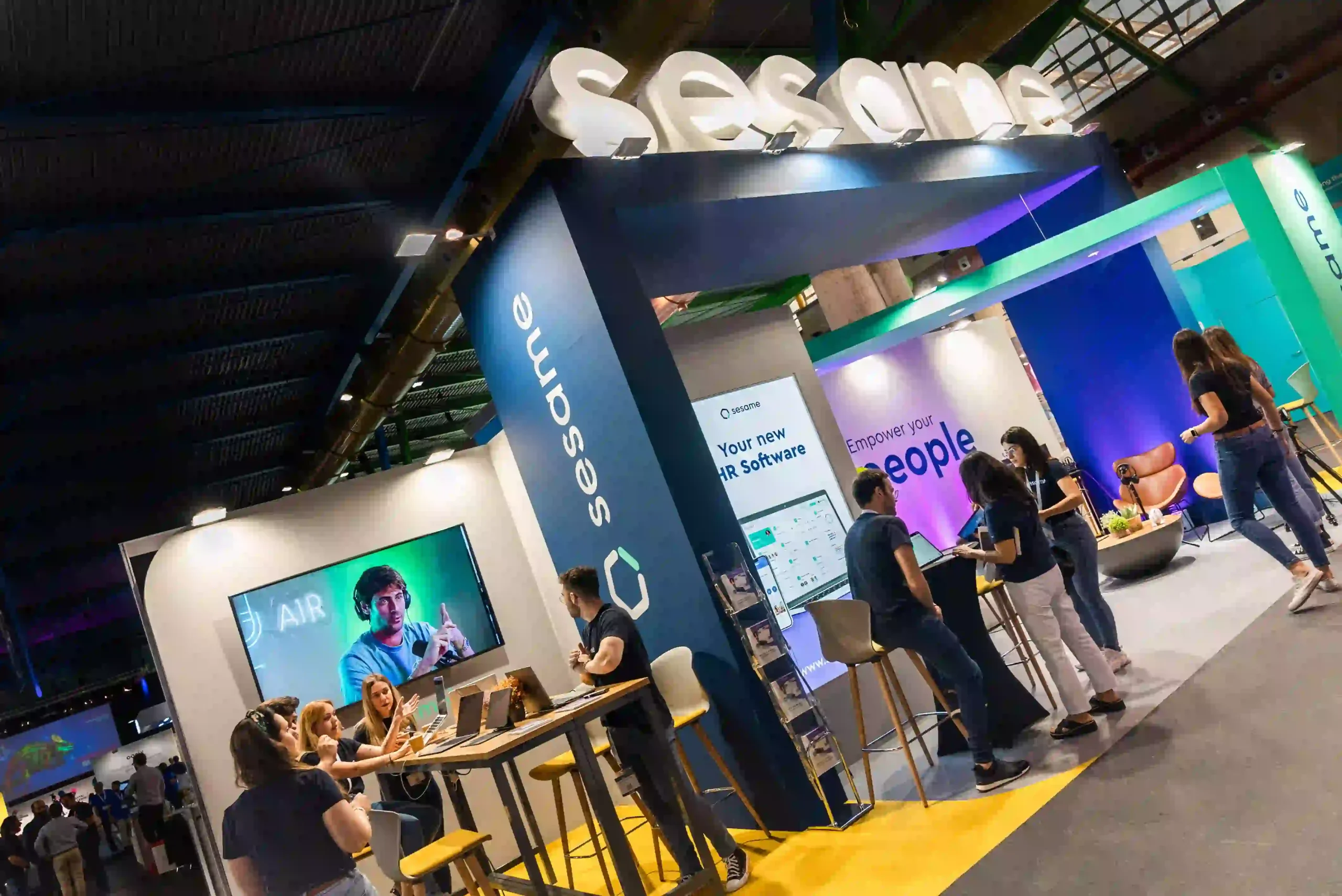 Stands de feria personalizados: Diseño para cautivar STANDS, ARQUITECTURA Arcotectura