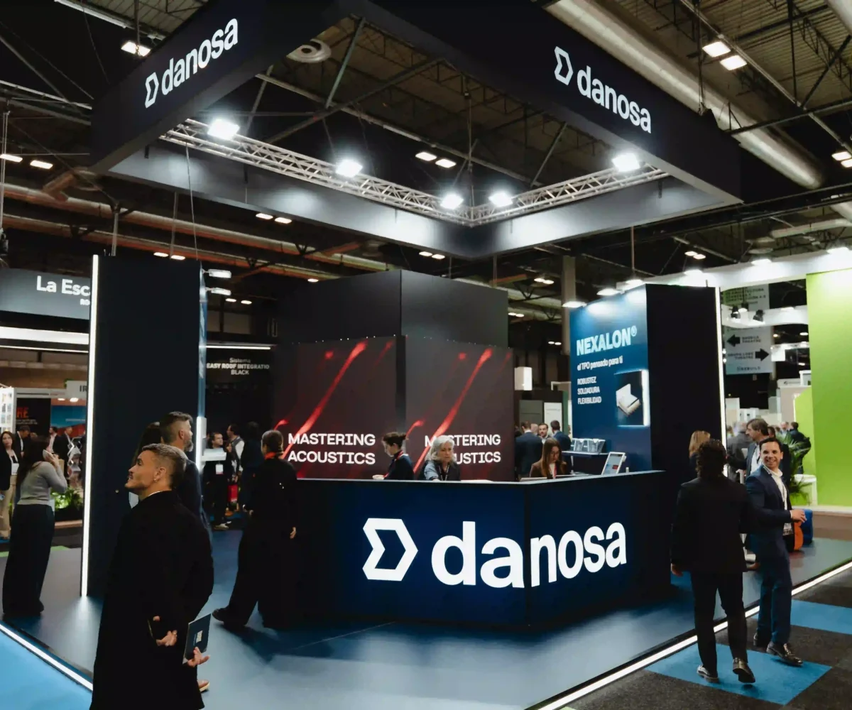 Diseño de Stand de feria Danosa en Rebuild 2026